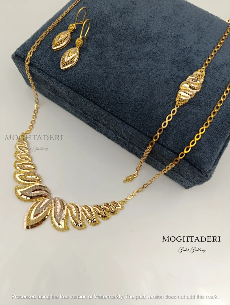 سرویس طلا زنانه طرح برگ الماسی دو رنگ سفید و طلایی ۲۳ گرمی